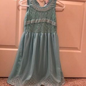 I’m selling a very cute dress!